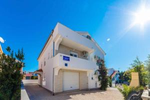 Fotografie z fotogalerie ubytování Apartments in Vir - Insel Vir 41292 v destinaci Vir