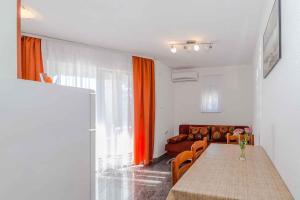 Fotografie z fotogalerie ubytování Apartments in Vir - Insel Vir 41292 v destinaci Vir