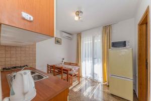 Fotografie z fotogalerie ubytování Apartments in Vir - Insel Vir 41292 v destinaci Vir