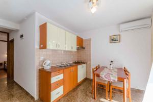 Fotografie z fotogalerie ubytování Apartments in Vir - Insel Vir 41292 v destinaci Vir