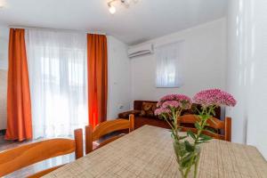 Fotografie z fotogalerie ubytování Apartments in Vir - Insel Vir 41292 v destinaci Vir