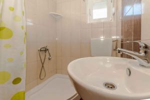 Fotografie z fotogalerie ubytování Apartments in Vir - Insel Vir 41292 v destinaci Vir