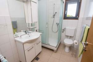 Fotografie z fotogalerie ubytování Apartments in Vir - Insel Vir 41235 v destinaci Vir