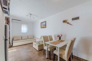 Fotografie z fotogalerie ubytování Apartments in Vir - Insel Vir 41292 v destinaci Vir