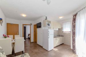 Fotografie z fotogalerie ubytování Apartments in Vir - Insel Vir 41292 v destinaci Vir
