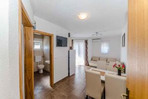 Fotografie z fotogalerie ubytování Apartments in Vir - Insel Vir 41292 v destinaci Vir