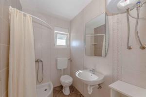 Fotografie z fotogalerie ubytování Apartments in Vir - Insel Vir 41292 v destinaci Vir
