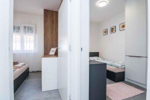 Fotografie z fotogalerie ubytování Apartments in Vir - Insel Vir 41247 v destinaci Vir