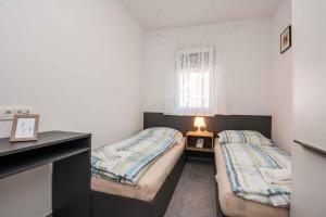Fotografie z fotogalerie ubytování Apartments in Vir - Insel Vir 41247 v destinaci Vir