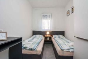 Fotografie z fotogalerie ubytování Apartments in Vir - Insel Vir 41247 v destinaci Vir