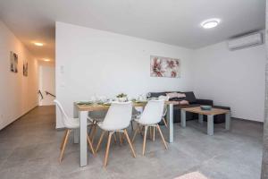 Fotografie z fotogalerie ubytování Apartments in Vir - Insel Vir 41247 v destinaci Vir