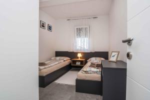 Fotografie z fotogalerie ubytování Apartments in Vir - Insel Vir 41247 v destinaci Vir