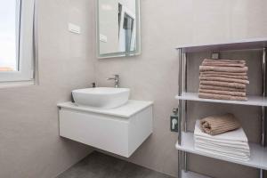 Fotografie z fotogalerie ubytování Apartments in Vir - Insel Vir 41247 v destinaci Vir