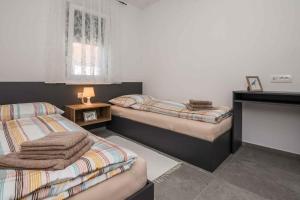 Fotografie z fotogalerie ubytování Apartments in Vir - Insel Vir 41247 v destinaci Vir