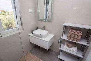 Fotografie z fotogalerie ubytování Apartments in Vir - Insel Vir 41247 v destinaci Vir