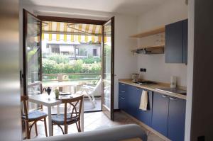 a kitchen with a table and chairs and a balcony at Apartments in Lazise - Gardasee 40839 in Lazise
