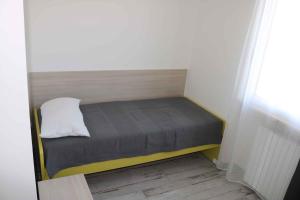 A bed or beds in a room at Apartment in Lazise - Gardasee 40490
