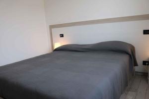 A bed or beds in a room at Apartment in Lazise - Gardasee 40490