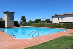 Bazén v ubytovaní Apartment in Bardolino - Gardasee 39722 alebo v jeho blízkosti