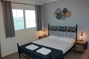 Postel nebo postele na pokoji v ubytování Budget Studio 1 - Sea view - Renovated February 2021