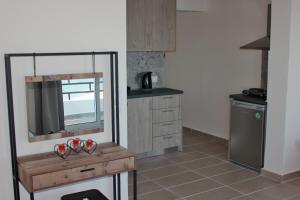 Kuchyň nebo kuchyňský kout v ubytování Budget Studio 1 - Sea view - Renovated February 2021 + 20 fotografií