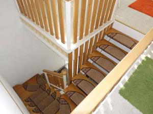 een uitzicht over een trap in een huis bij Apartments in Heviz/Balaton 39945 in Hévíz