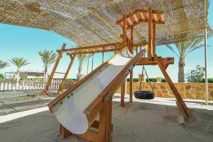 Zona de joacă pentru copii de la Rohanou Beach Resort