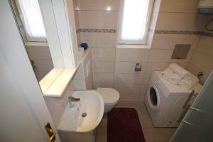 Kúpeľňa v ubytovaní Apartment in Porec/Istrien 38642 + 9 fotografií