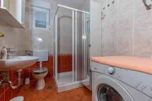 Kúpeľňa v ubytovaní Apartment in Dramalj 41531