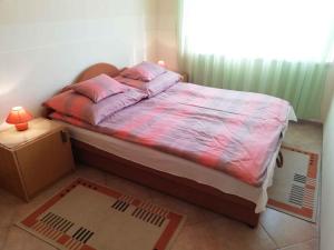 Posteľ alebo postele v izbe v ubytovaní Holiday home in Balatonfenyves 38430