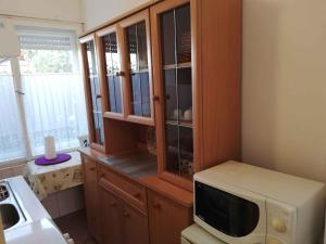 Kuchyňa alebo kuchynka v ubytovaní Holiday home in Balatonfenyves 38430