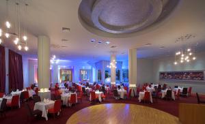 Gallery image of Golden Bay Beach Hotel in Larnaca