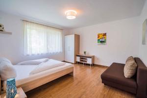 Un pat sau paturi într-o cameră la Villa Magdolna in Siofok - Balaton 36166