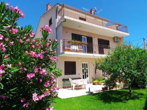 Zahrada ubytování Apartments in Novi Vinodolski 38122