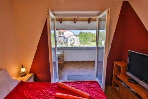 TV a/nebo společenská místnost v ubytování Apartment in Porec - Istrien 33166