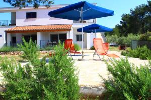 Κήπος έξω από το Apartment Veli Rat - Insel Dugi Otok 37002