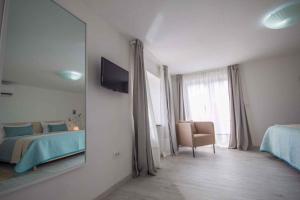 Posteľ alebo postele v izbe v ubytovaní Holiday home in Oprtalj - Istrien 37043
