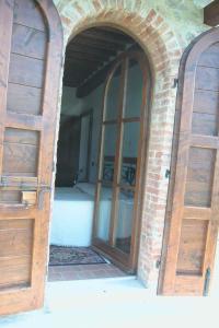 an entrance to a building with two wooden doors at Apartments in Asciano/Toskana 24096 in Serre di Rapolano