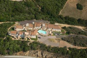 バージャ・サルディニアにあるHoliday home in Baja Sardinia 30356の山上家屋上空