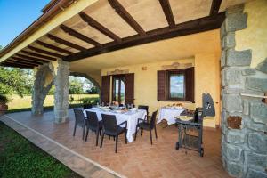 Patio alebo iná vonkajšia časť ubytovania Holiday home Montefiascone - Latium 30408