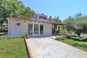 a villa with a garden and a house at HACIENDA MIA extra in Zadar
