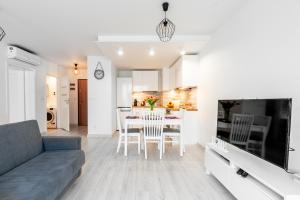 Kuchyňa alebo kuchynka v ubytovaní Bella Casa Premium Apartment - 30 Pszczelna