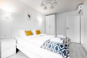 Posteľ alebo postele v izbe v ubytovaní Bella Casa Premium Apartment - 30 Pszczelna
