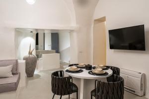 a living room with a white table and chairs at Terra e Lavoro Luxury Suite in Éxo Goniá