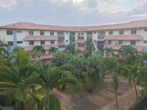 an aerial view of a resort with palm trees at Le Jardin Secret Guyanais avec Piscine et Jardin de 70 m2 in Cayenne