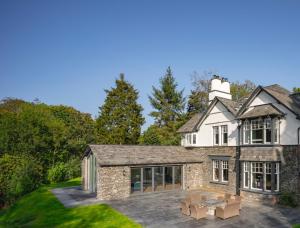 Luxury - Contemporary - Lakeland Home - Sleeps 10 - Stunning Lake Views