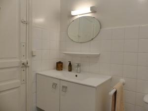 Gallery image of Appartement Pour 4 Personnes Avec Vue Sur Le Canal Du Lac Marin- Residence Du Lac in Hossegor