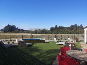 a backyard with a ping pong table and chairs at maison Moliere in Aix-en-Provence