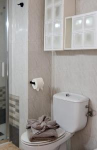 A bathroom at El Dorado Sun Las Américas by Vapagó Tenerife