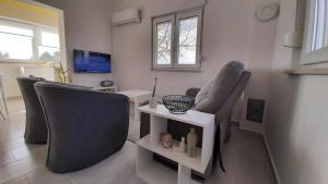 Μια τηλεόραση ή/και κέντρο ψυχαγωγίας στο Holiday House Romi